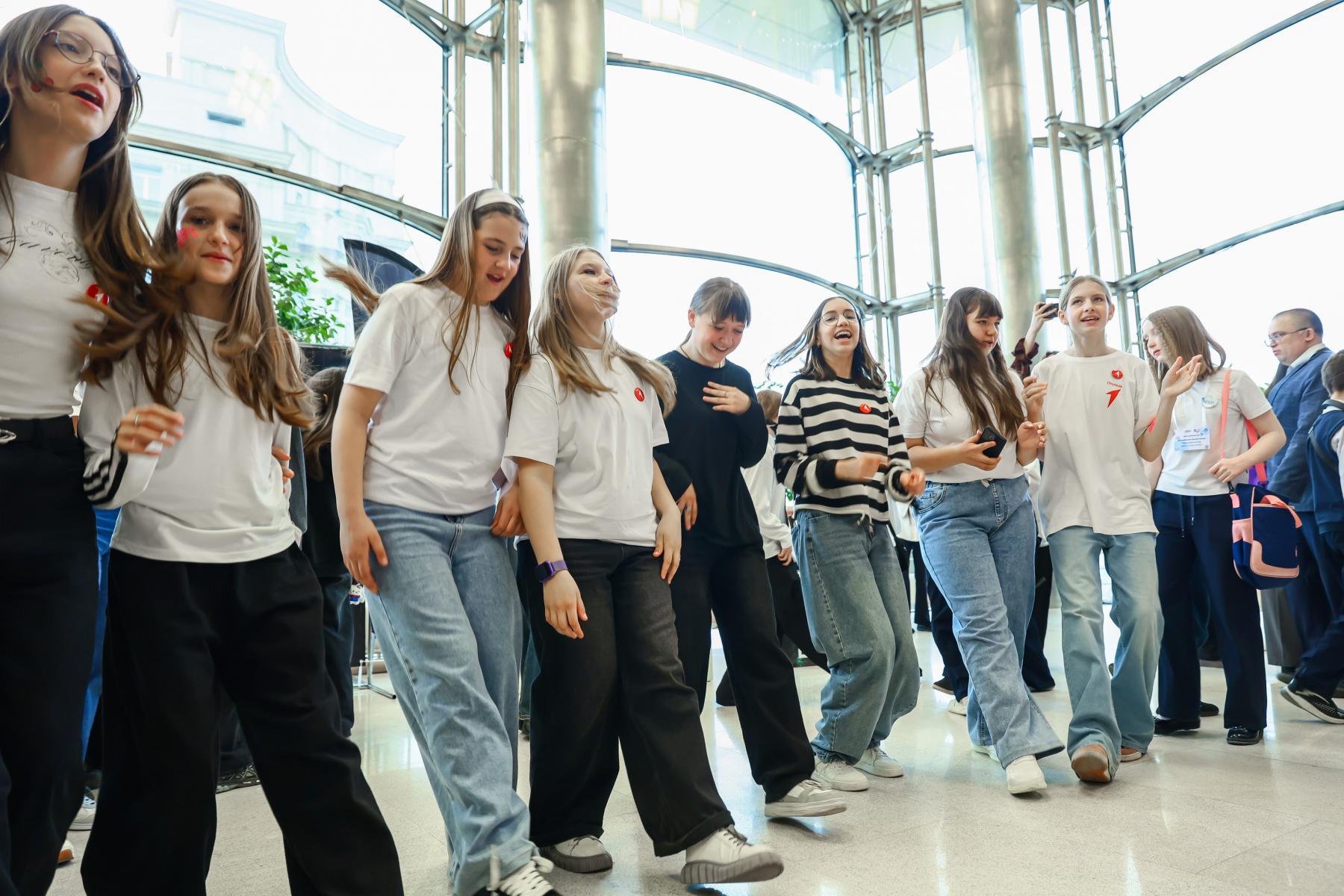 Фото Соловьёв, Савочкин, Никишева: звездные гости собрали на форуме в Новосибирске свыше тысячи человек – 100 ярких кадров 37